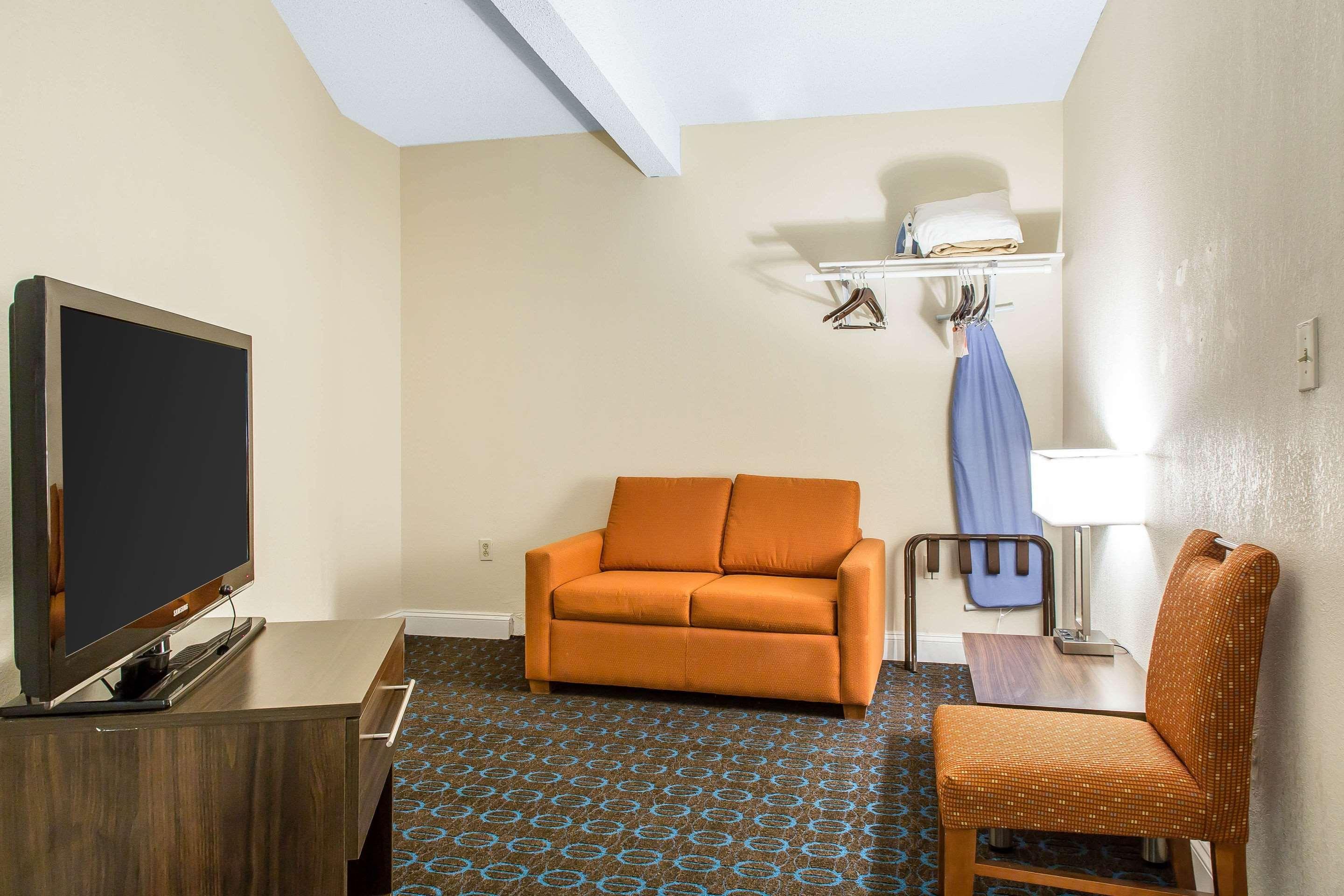 Quality Inn & Suites Middletown - Newport Esterno foto